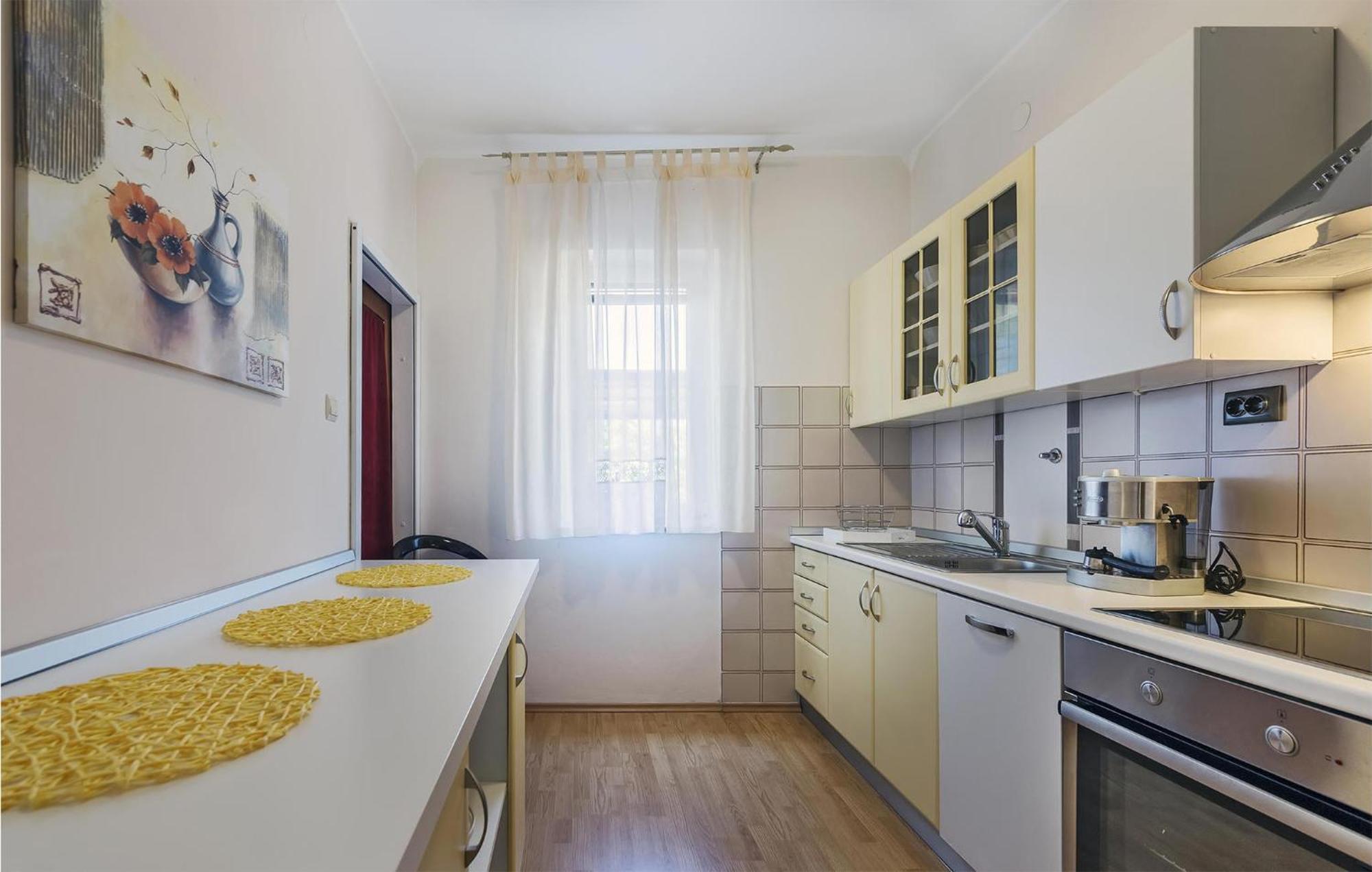2 Bedroom Beautiful Apartment In Valtura Esterno foto